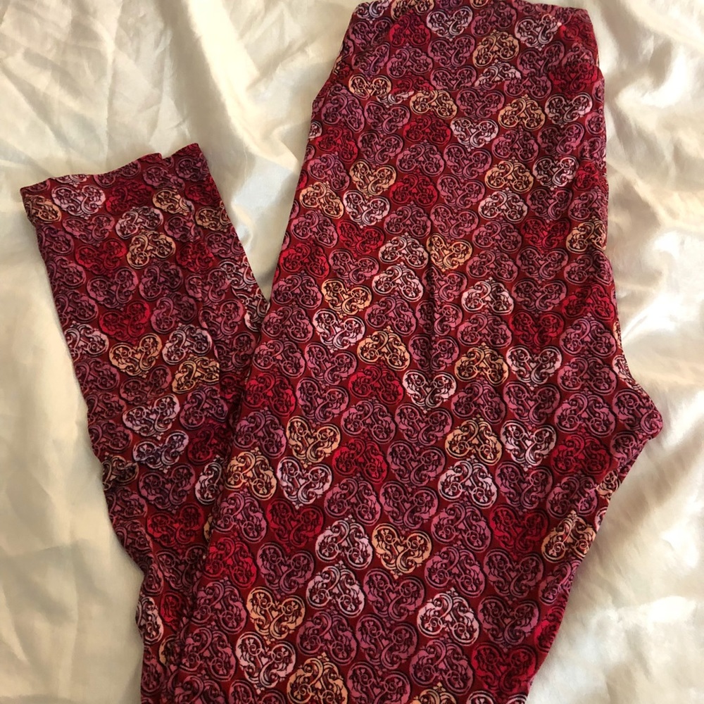 Lularoe valentine TC leggings! Scrolls hearts!